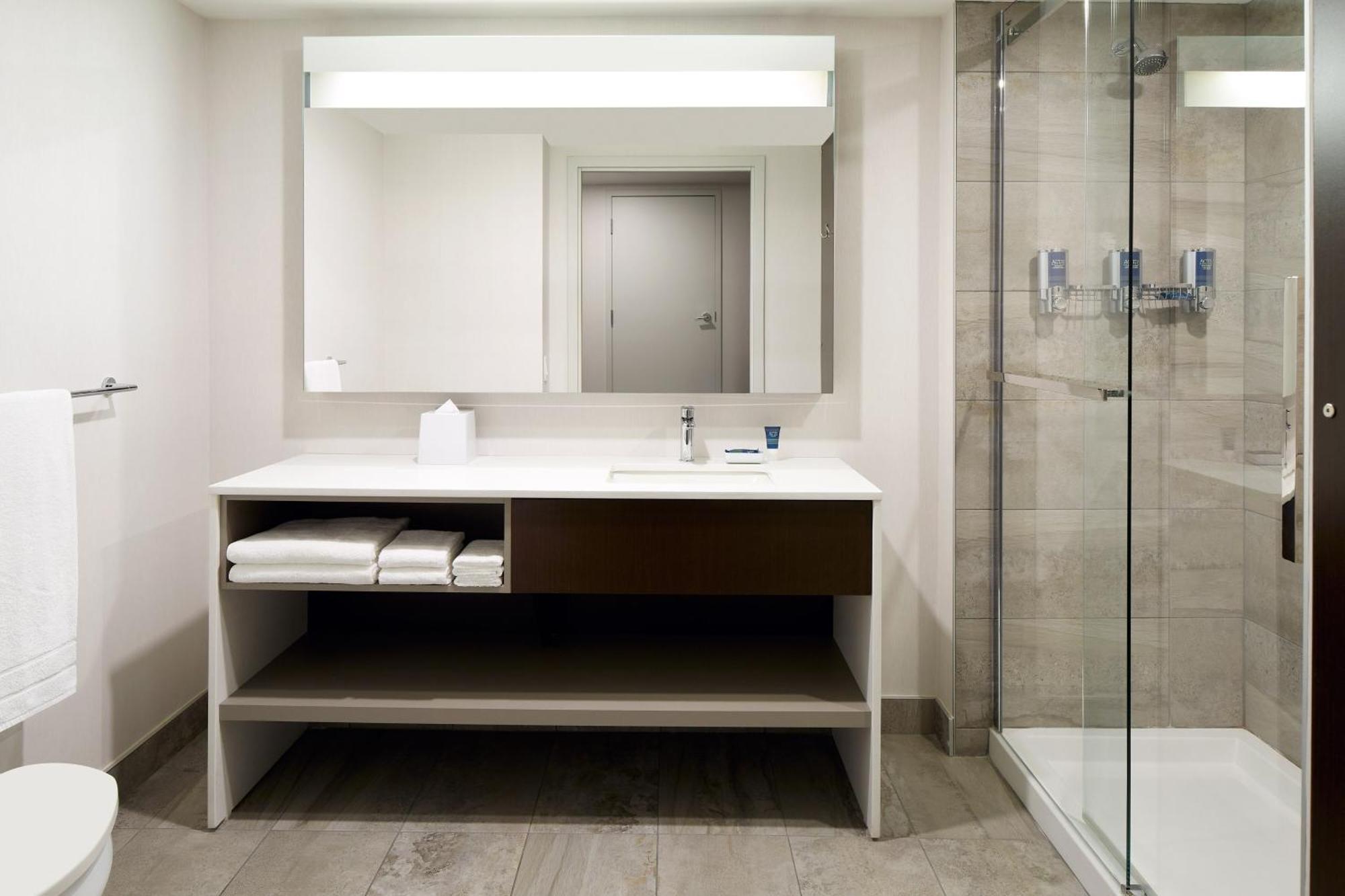 Four Points By Sheraton Levis Convention Centre Exteriér fotografie